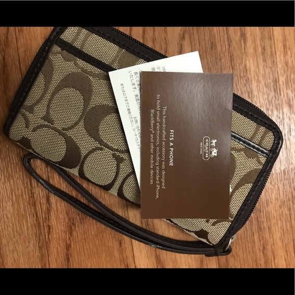 COACH Wristlet - LIKE NEW - Picture 5 of 7